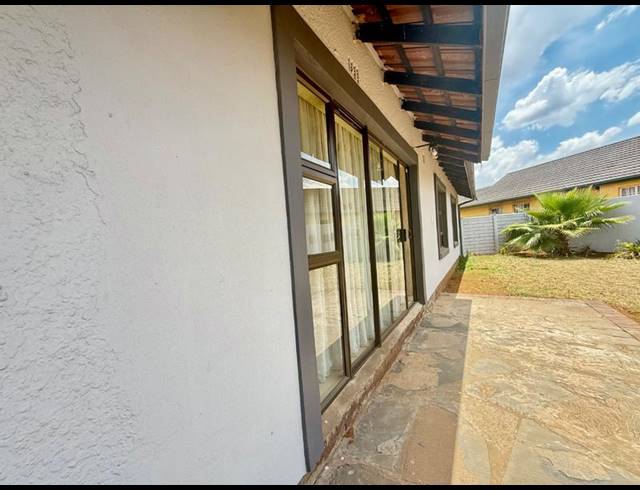 3 BEDROOM HOUSE FOR SALE IN VANDERBIJLPARK SE 6